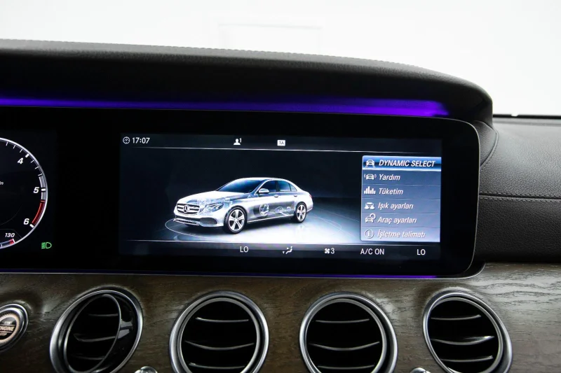 MERCEDES -BENZ E 220 d