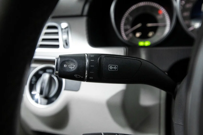 MERCEDES -BENZ E 220 d