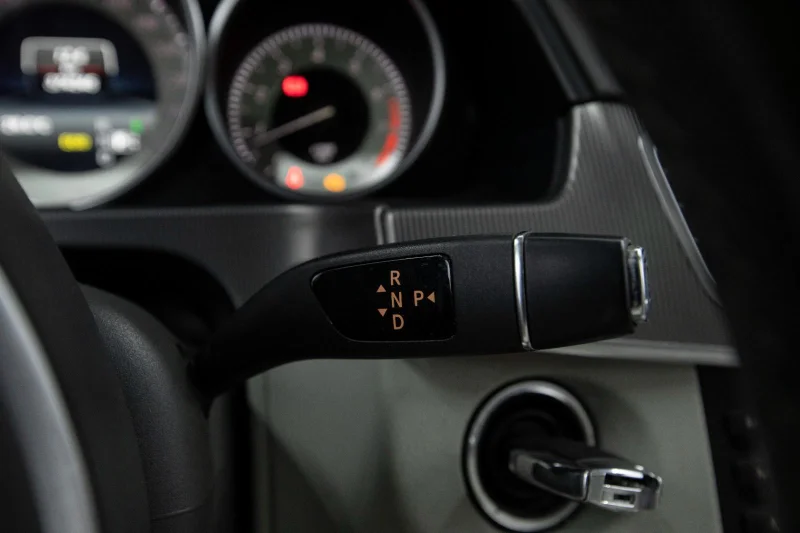 MERCEDES -BENZ E 220 d