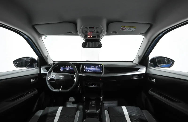 opel frontra 1,2 hibrit 2025